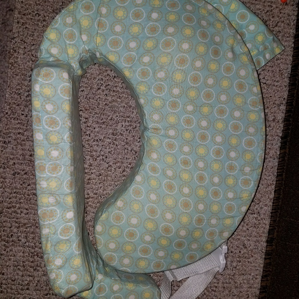 Nursing pillow